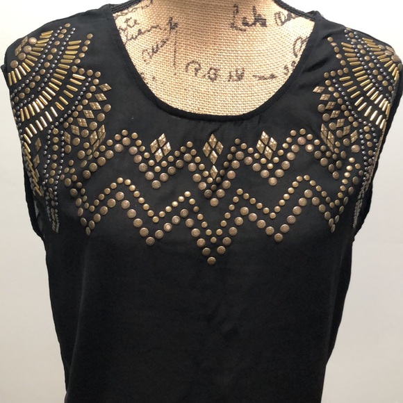 {Ecote} Black Decorative Neckline Sleeveless Open Back Blouse - Picture 3 of 9